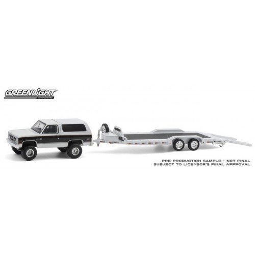 Greenlight Hitch and Tow Series 21 - 1983 GMC Jimmy Sierra and Heavy Duty Car Hauler