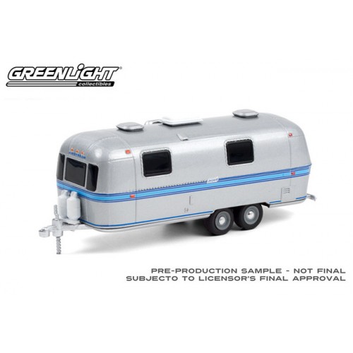 Greenlight Hitched Homes Series 10 - 1971 Airstream Double-Axle Land Yacht Safari
