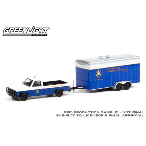 Greenlight Hitch and Tow Series 22 - 1987 Chevrolet M1008 with Communications Trailer