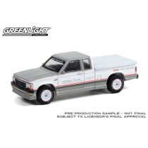 Greenlight Hobby Exclusive - 1984 GMC S-15 Extended Cab Indianapolis 500 Official Truck