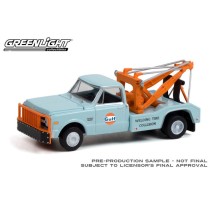 Greenlight Hobby Exclusive - 1969 Chevrolet C-30 Dually Wrecker Gulf