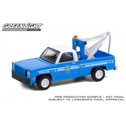 Greenlight Hobby Exclusive - 1987 GMC Sierra K2500 Tow Truck NYPD