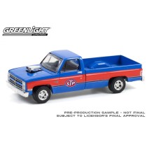 Greenlight Running on Empty Series 13 - 1987 Chevrolet Silverado with Blown Engine STP