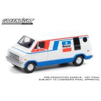 Greenlight Blue Collar Series 9 - 1976 Dodge B-100 Van Mopar