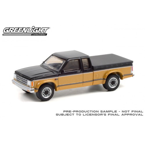Greenlight Blue Collar Series 9 - 1990 Chevrolet S10 Tahoe with Tonneau Cover
