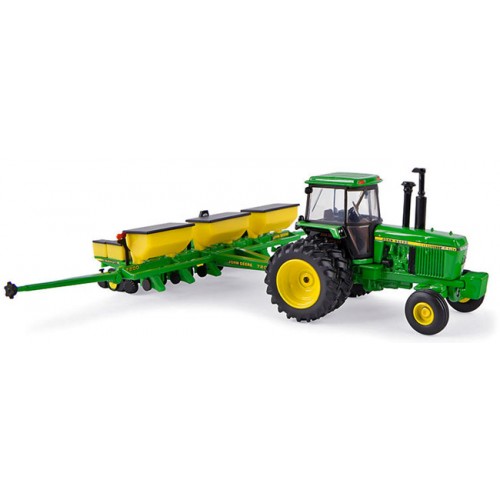 Ertl Johnn Deere 4450 Tractor with 7200 Planter