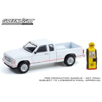 Greenlight The Hobby Shop Series 12 - 1991 GMC Sonoma ST with Vintage Gas Pump