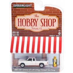Greenlight The Hobby Shop Series 12 - 1991 GMC Sonoma ST with Vintage Gas Pump