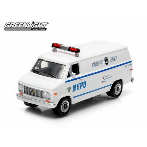Hobby Exclusive - 1977 Chevy G20 Emergency Service Van