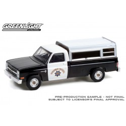 Greenlight Hobby Exclusive - 1987 Chevrolet C-10 with Camper Shell California Highway Patrol