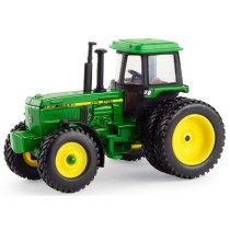 ERTL John Deere 4850 Tractor with Rear Duals FFA