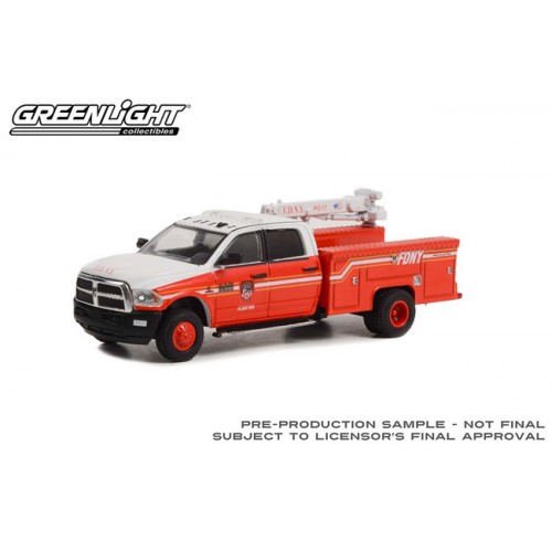 Greenlight Dually Drivers Series 10 - 2018 RAM 3500 Dually Crane Truck FDNY