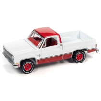 Auto World Premium 2021 Release 3B - 1983 Chevy Silverado 10 Fleetside