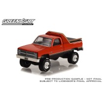 Greenlight Hobby Exclusive - 1984 Chevrolet K-10 Scottsdale 4x4 Sno Chaser