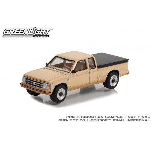 Greenlight Blue Collar Series 11 - 1983 Chevrolet S-10 Durango with Bed Cover