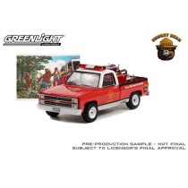 Greenlight Smokey Bear Series 1 - 1984 Chevrolet C20 Custom Deluxe with Fire Equipment